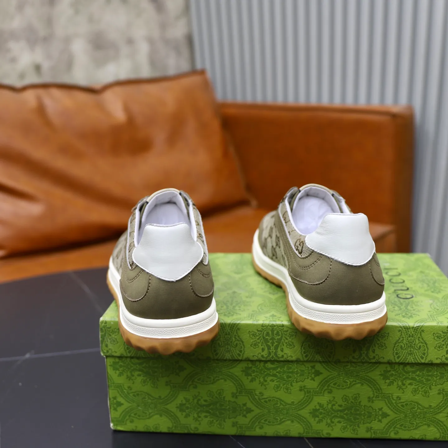 Men's shoes: 440💰🙅‍♂️🙅‍♂️🙅‍♂️ Brand: GUCCI Standard code: 38–44 (45 can be customized) Grade: Same as the official website Material: Original cowhide fabric Comfortable pigskin lining Lightweight wear-resistant outsole Style category: Men's fashionable casual shoes and boots Running sneakers Distinguished luxury brand elements Top luxury Color: actual picture color